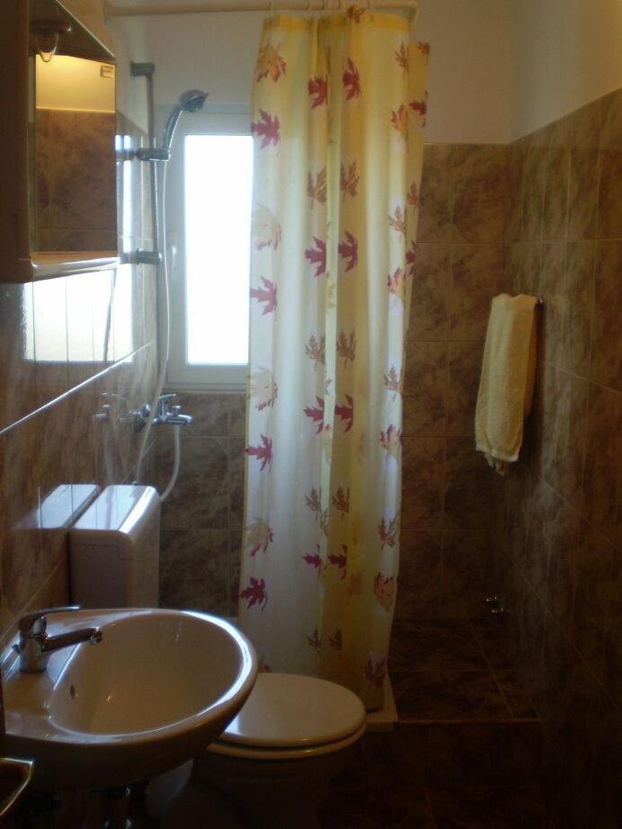 Apartments Robi- Swimming Pool And Beautiful Garden Kampor Ngoại thất bức ảnh