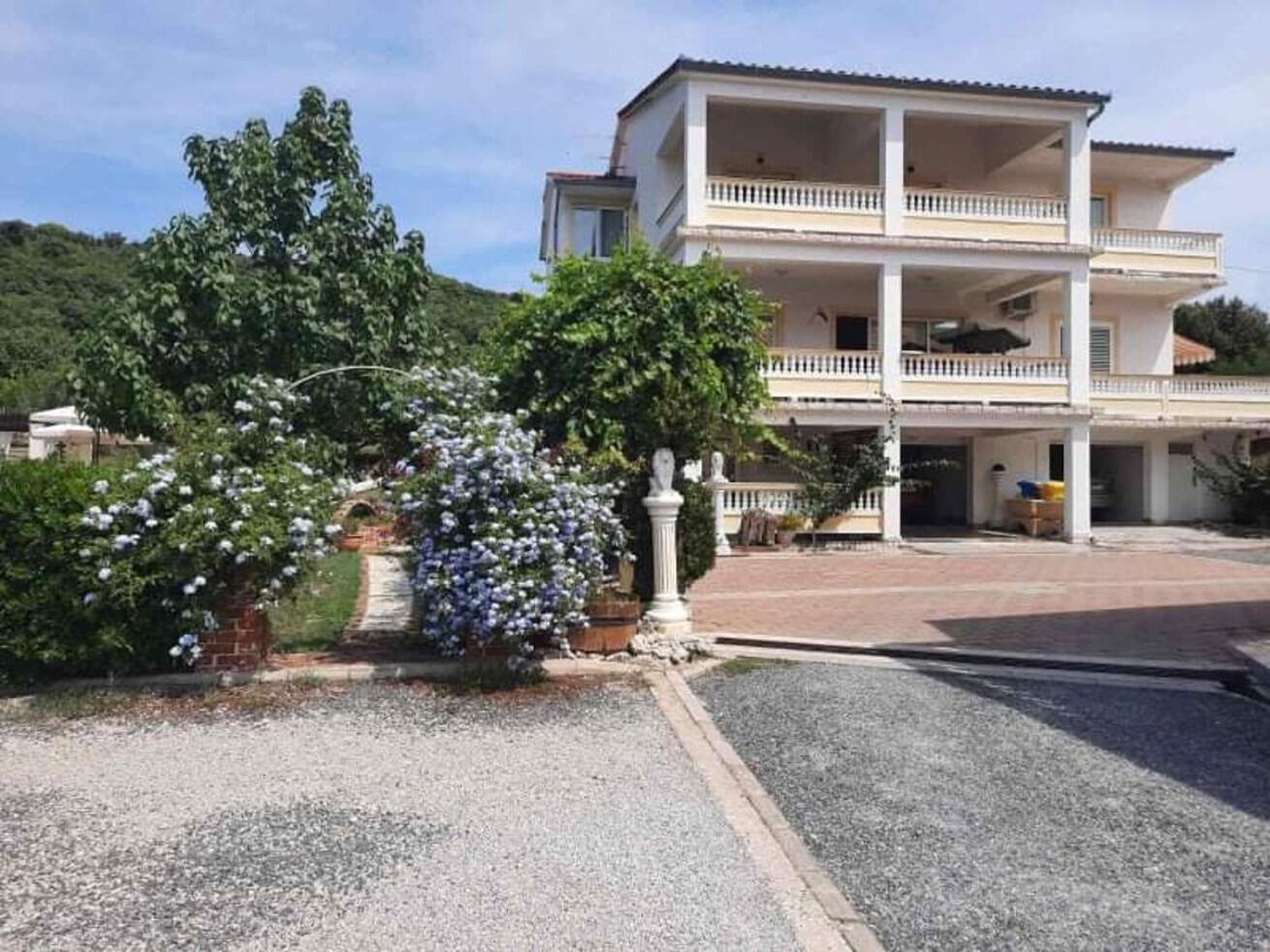 Apartments Robi- Swimming Pool And Beautiful Garden Kampor Ngoại thất bức ảnh
