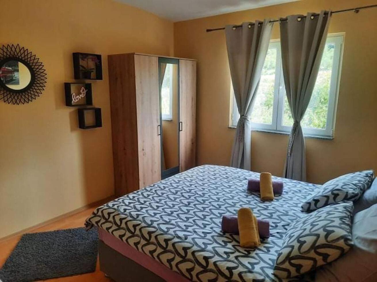 Apartments Robi- Swimming Pool And Beautiful Garden Kampor Ngoại thất bức ảnh