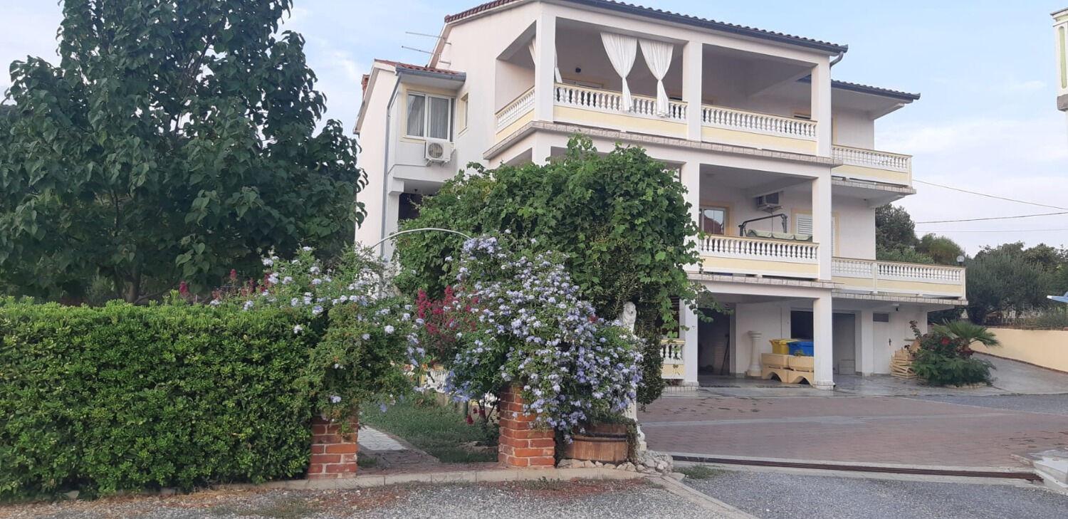 Apartments Robi- Swimming Pool And Beautiful Garden Kampor Ngoại thất bức ảnh