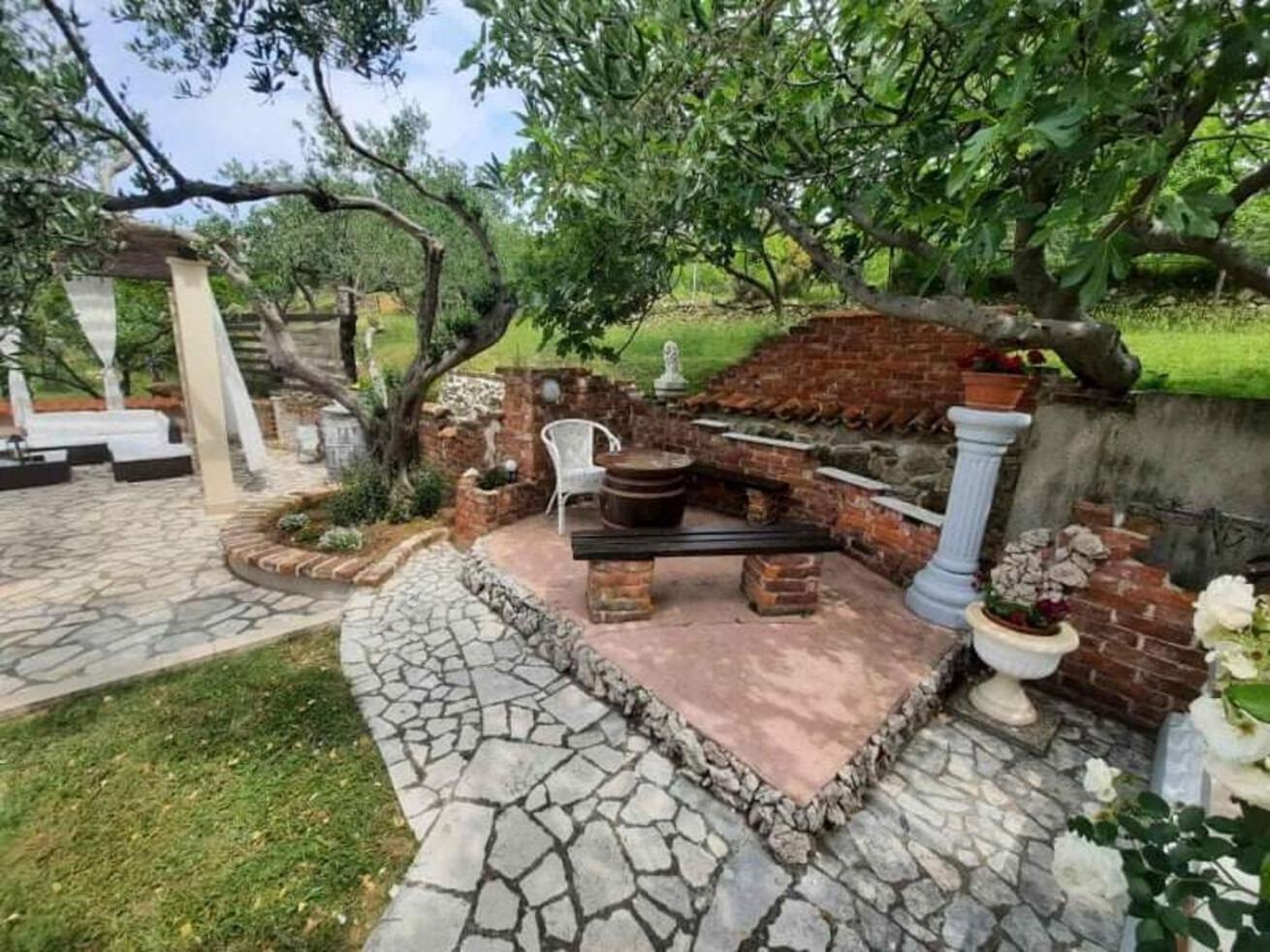 Apartments Robi- Swimming Pool And Beautiful Garden Kampor Ngoại thất bức ảnh